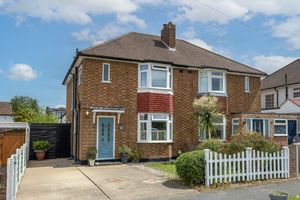 Berkeley Drive, West Molesey- click for photo gallery